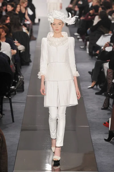 Look 25